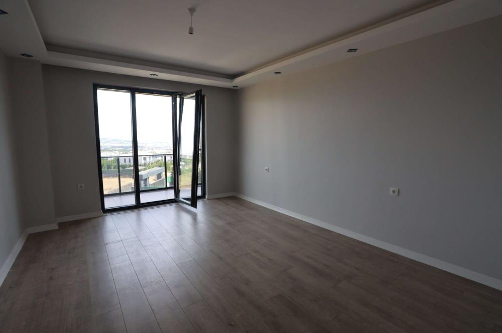 Silivri Ortaköyde Satılık Lüks Villa - Merkezi Isıtmalı