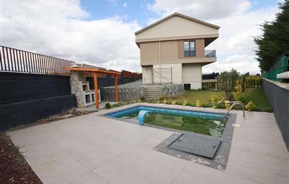 Silivri Ortaköyde Satılık Lüks Villa - Merkezi Isıtmalı