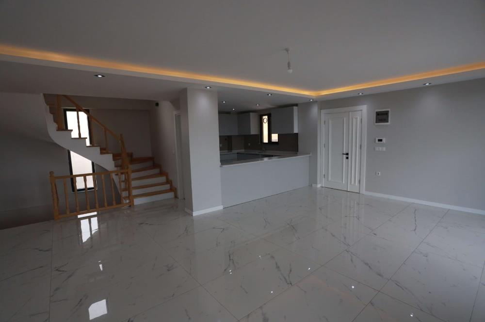 Silivri Ortaköyde Satılık Lüks Villa - Merkezi Isıtmalı