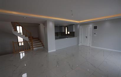 Silivri Ortaköyde Satılık Lüks Villa - Merkezi Isıtmalı