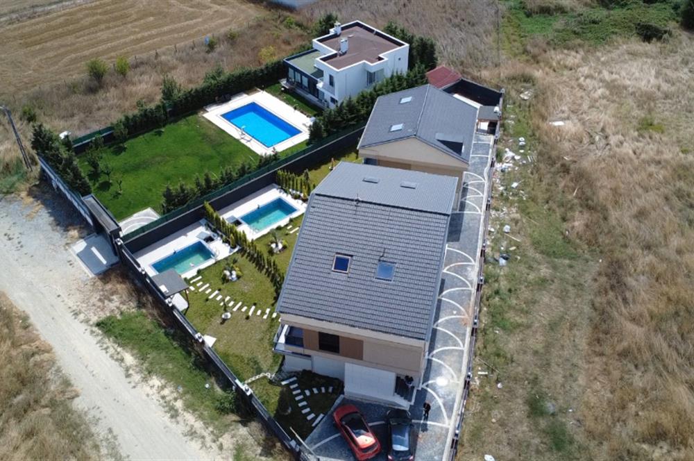 Silivri Ortaköyde Satılık Lüks Villa - Merkezi Isıtmalı