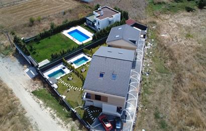 Silivri Ortaköyde Satılık Lüks Villa - Merkezi Isıtmalı