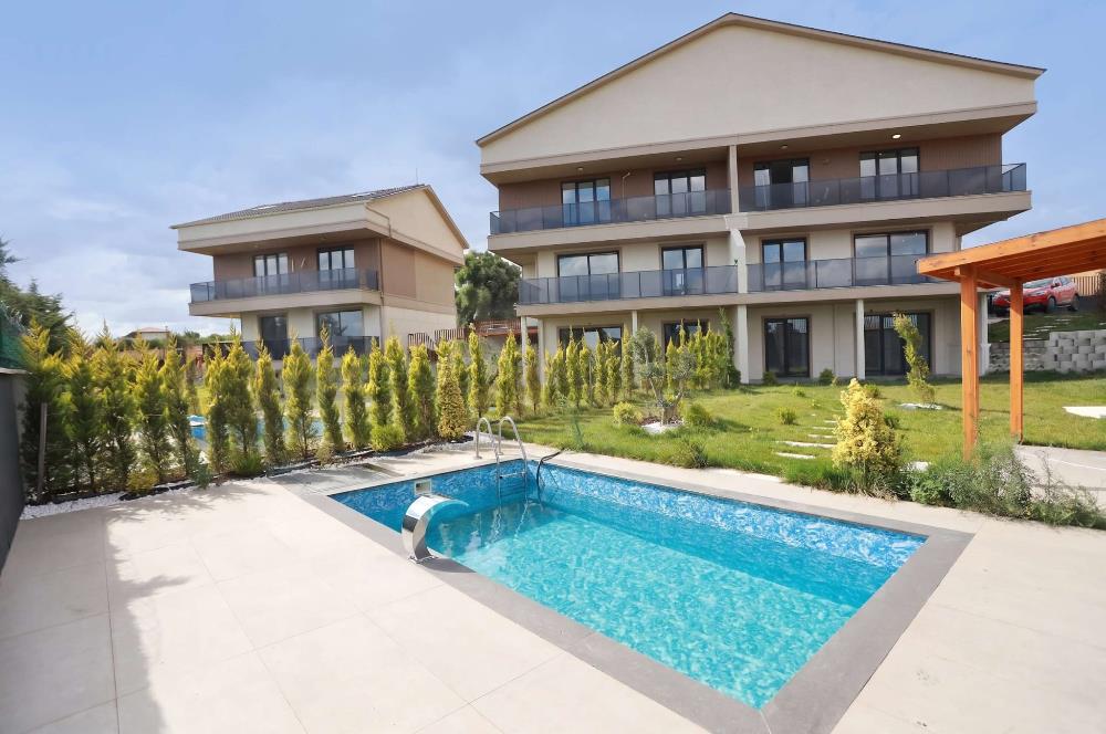 Silivri Ortaköyde Satılık Lüks Villa - Merkezi Isıtmalı