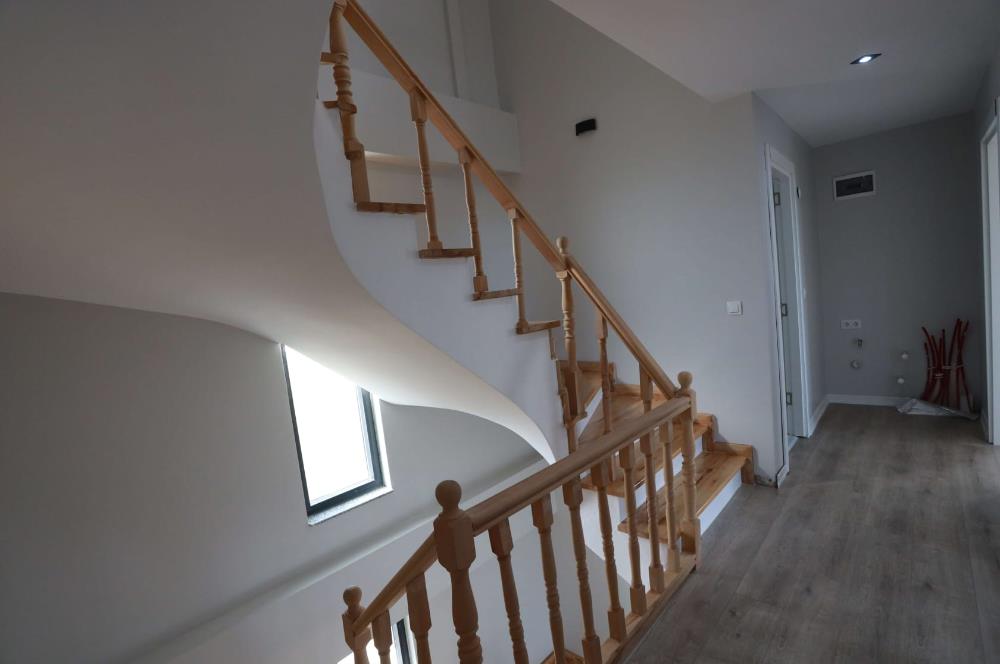 Silivri Ortaköyde Satılık Lüks Villa - Merkezi Isıtmalı