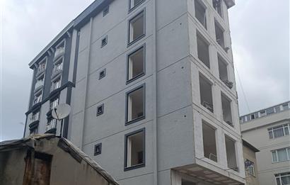 ATAŞEHİR NİCE ROYAL OTEL YANI 6 KATLI 50 m2 BODRUMLU HERKAT 2+1
