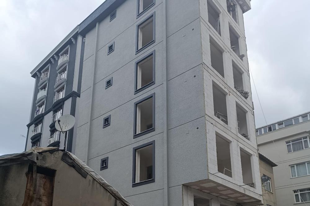 ATAŞEHİR NİCE ROYAL OTEL YANI 6 KATLI 50 m2 BODRUMLU HERKAT 2+1