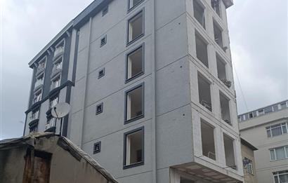 ATAŞEHİR NİCE ROYAL OTEL YANI 6 KATLI 50 m2 BODRUMLU HERKAT 2+1