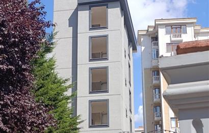 ATAŞEHİR NİCE ROYAL OTEL YANI 6 KATLI 50 m2 BODRUMLU HERKAT 2+1