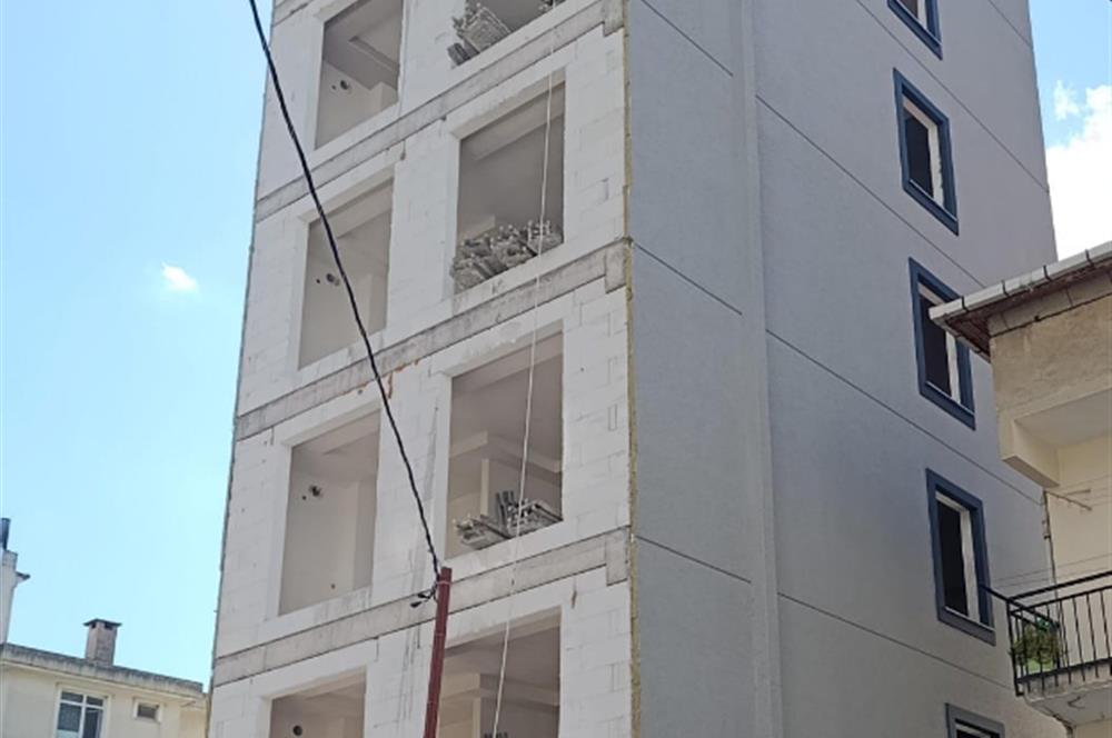 ATAŞEHİR NİCE ROYAL OTEL YANI 6 KATLI 50 m2 BODRUMLU HERKAT 2+1
