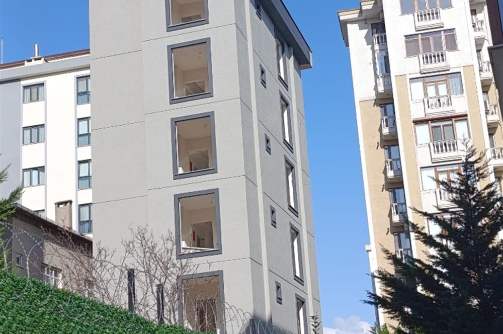 ATAŞEHİR NİCE ROYAL OTEL YANI 6 KATLI 50 m2 BODRUMLU HERKAT 2+1