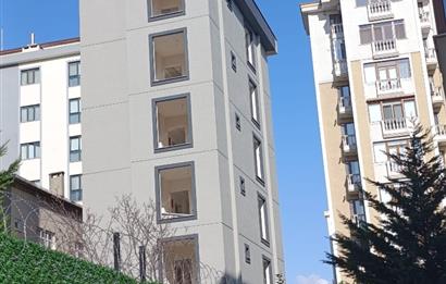 ATAŞEHİR NİCE ROYAL OTEL YANI 6 KATLI 50 m2 BODRUMLU HERKAT 2+1