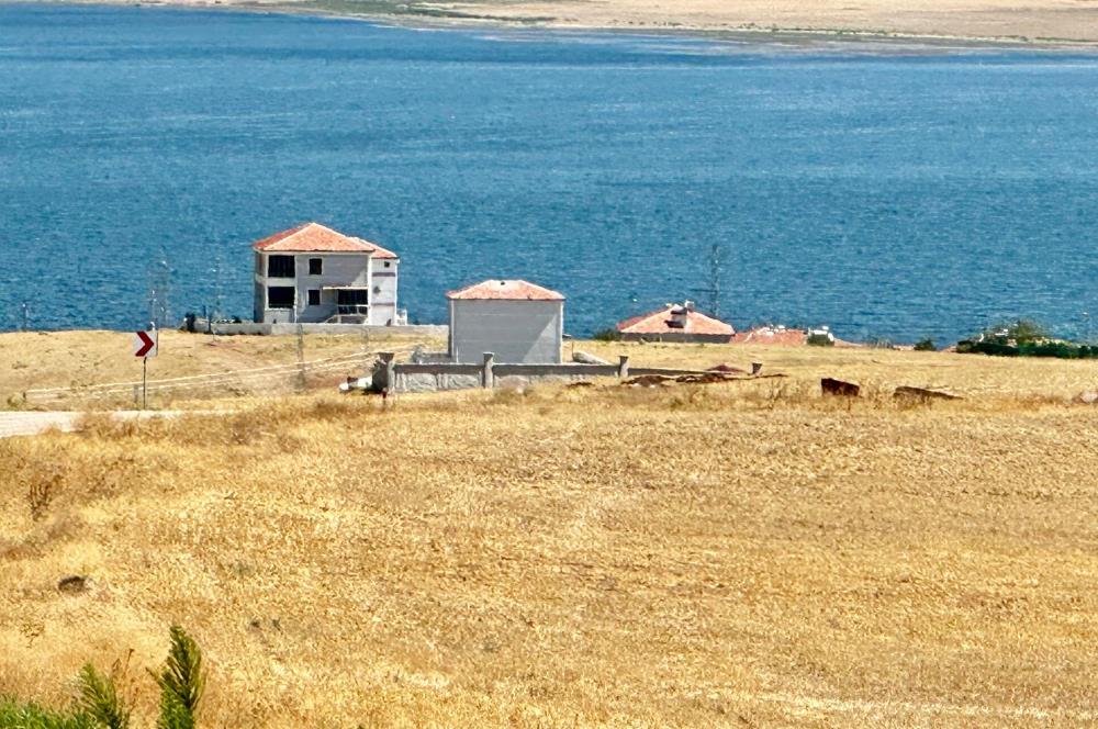 ŞEREFLİKOÇHİSAR GEÇİTLİ MAH GÖL'E YAKIN MANZARALI ARSA