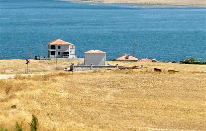 ŞEREFLİKOÇHİSAR GEÇİTLİ MAH GÖL'E YAKIN MANZARALI ARSA