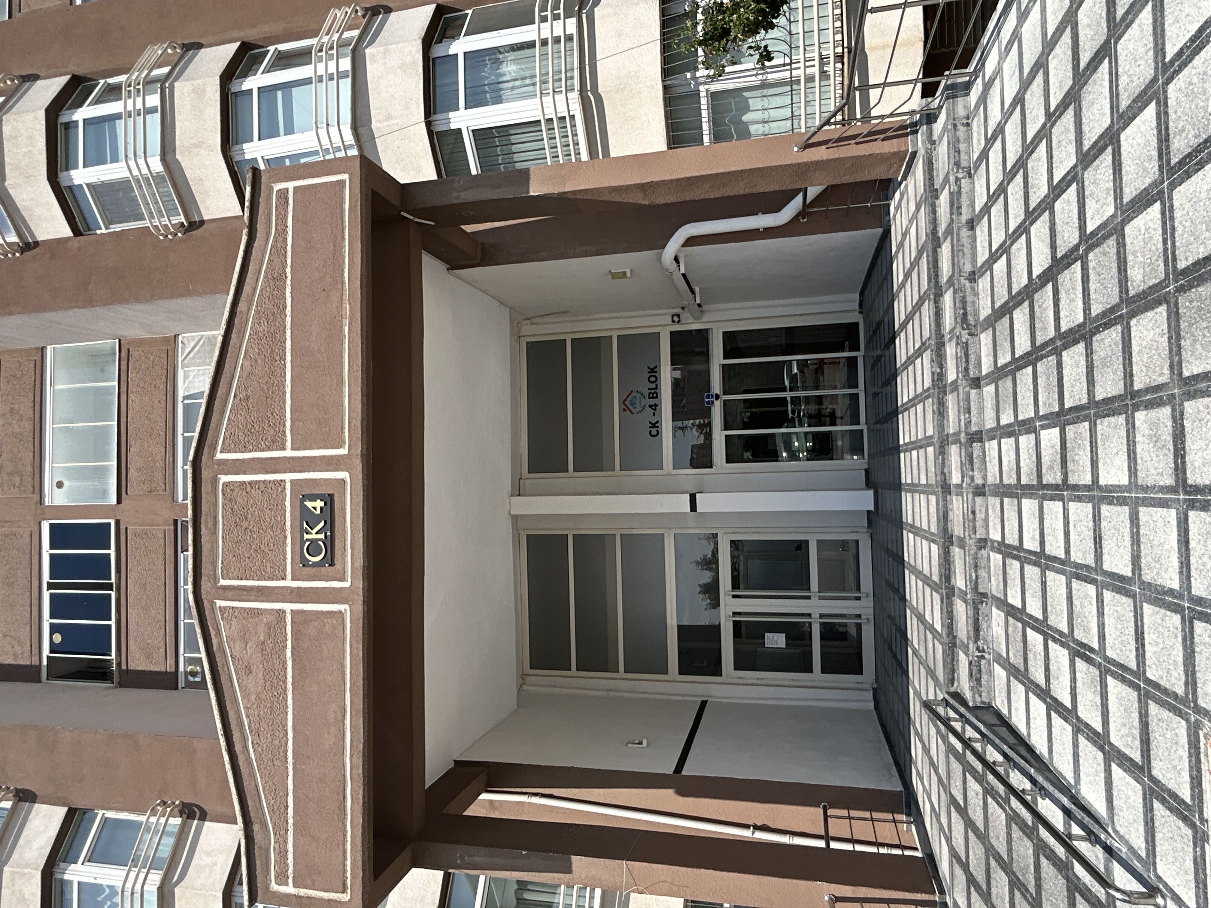 YAPRACIK TOKİ 8. BÖLGE CK KONUTLARINDA YENİLENMİŞ 4+1 DAİRE