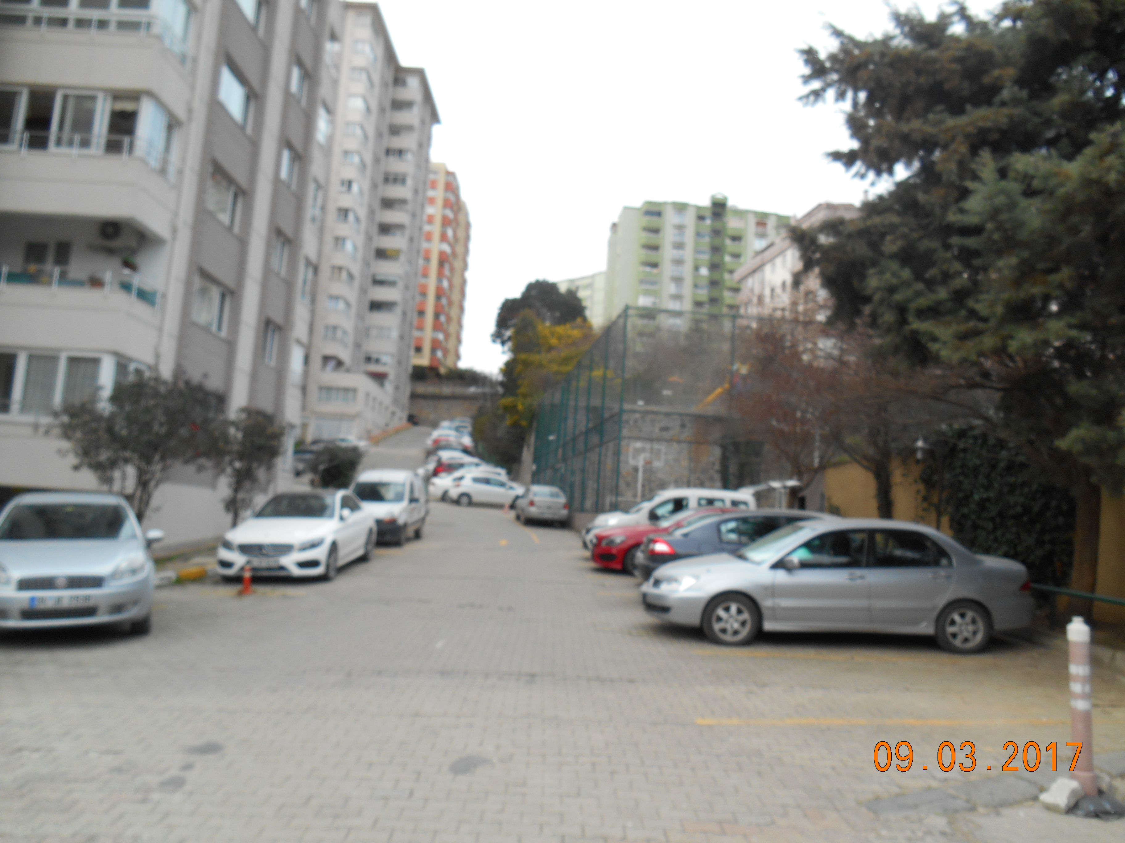 KOŞUYOLU SINIRI ÖZLEM SİTESİNDE SATILIK DÜKKAN KİRACILI