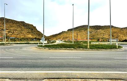 ŞEREFLİKOÇHİSAR ANKARA ADANA YOLU ÜZERİ 50 DÖNÜM ÇİFTLİK MANDIRA