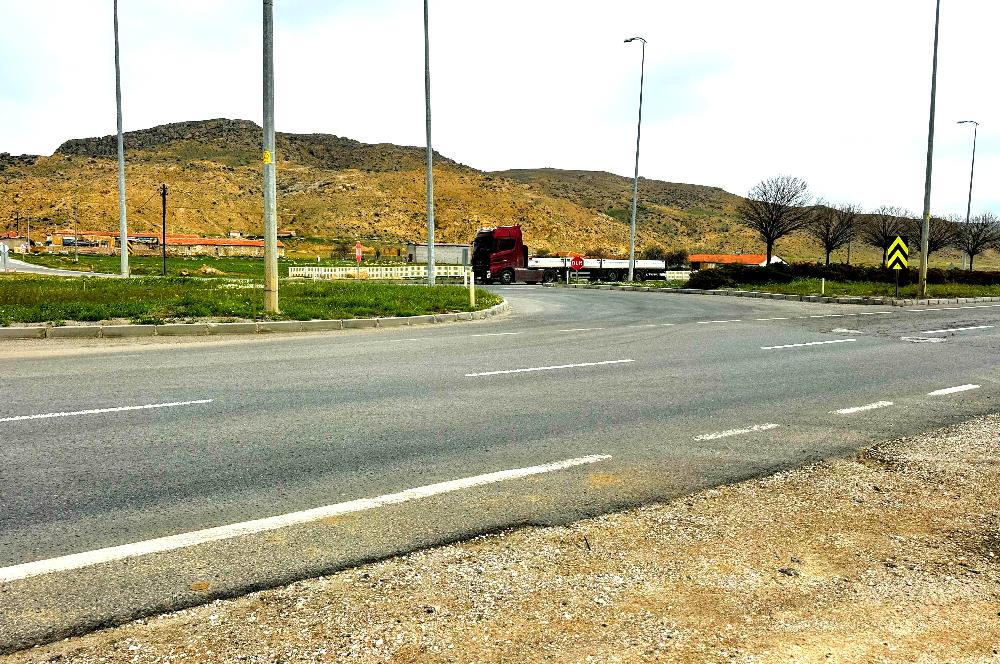 ŞEREFLİKOÇHİSAR ANKARA ADANA YOLU ÜZERİ 50 DÖNÜM ÇİFTLİK MANDIRA