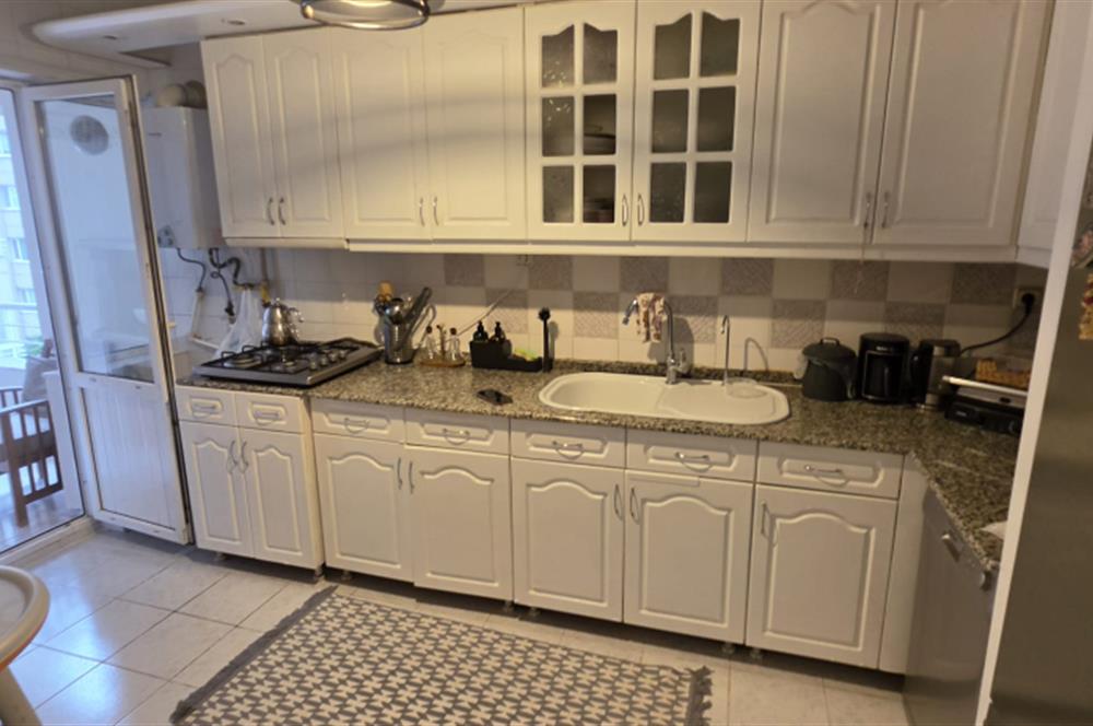 Koşuyolu Özlem Sitesi'nde bakımlı 3+1 kiralık ÇİFT ASANSÖRLÜ