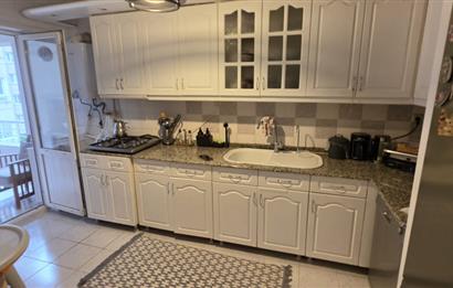 Koşuyolu Özlem Sitesi'nde bakımlı 3+1 kiralık ÇİFT ASANSÖRLÜ