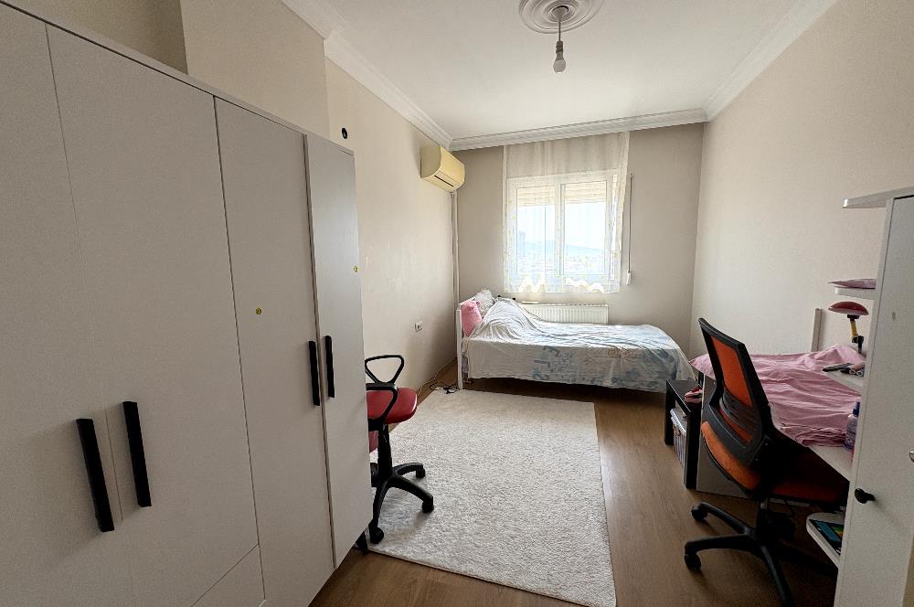 BAYRAKLI SMYRNA SİTESİNDE ÖNÜ AÇIK GENİŞ SATILIK 3+1 