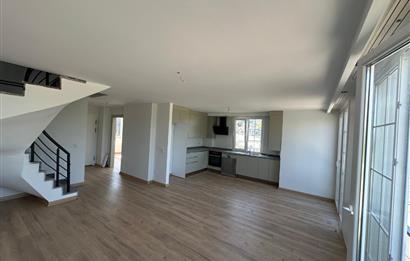 Zekeriyaköy Merkezde Site İçinde, Düşük Aidatlı 3+1 Çatı Dubleks