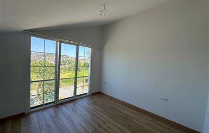 Zekeriyaköy Merkezde Site İçinde, Düşük Aidatlı 3+1 Çatı Dubleks
