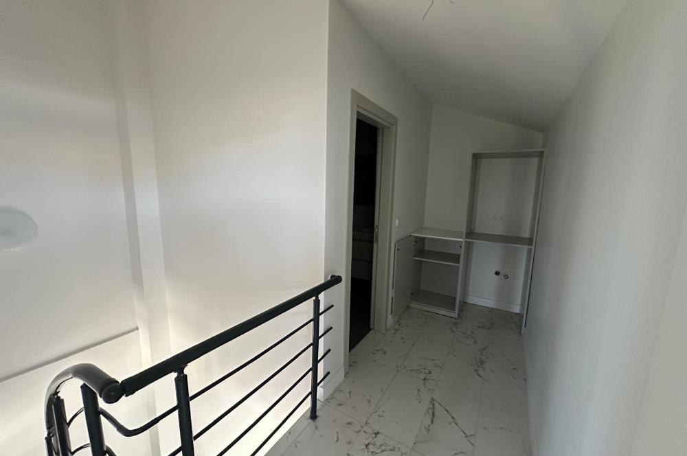 Zekeriyaköy Merkezde Site İçinde, Düşük Aidatlı 3+1 Çatı Dubleks