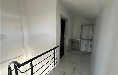 Zekeriyaköy Merkezde Site İçinde, Düşük Aidatlı 3+1 Çatı Dubleks