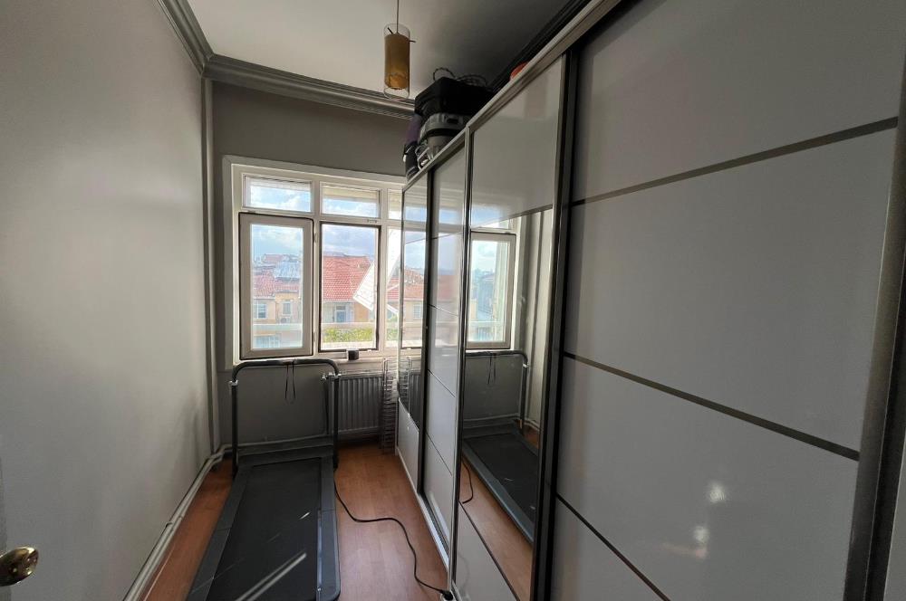 Kadıköy Acıbadem Cadde Üzerinde Geniş Satılık 3+1 Daire