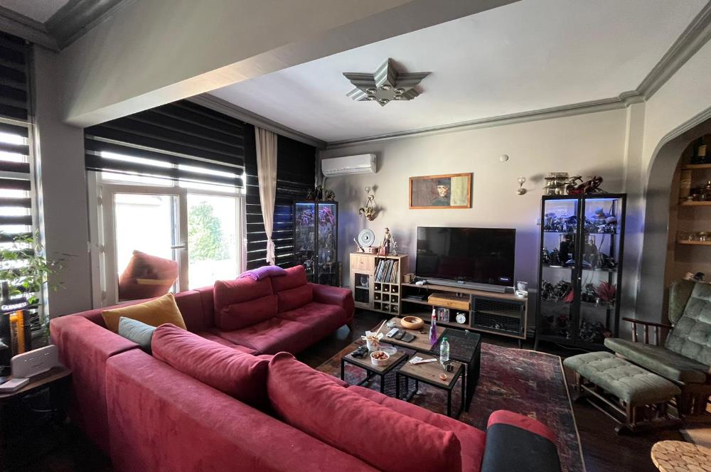 Kadıköy Acıbadem Cadde Üzerinde Geniş Satılık 3+1 Daire