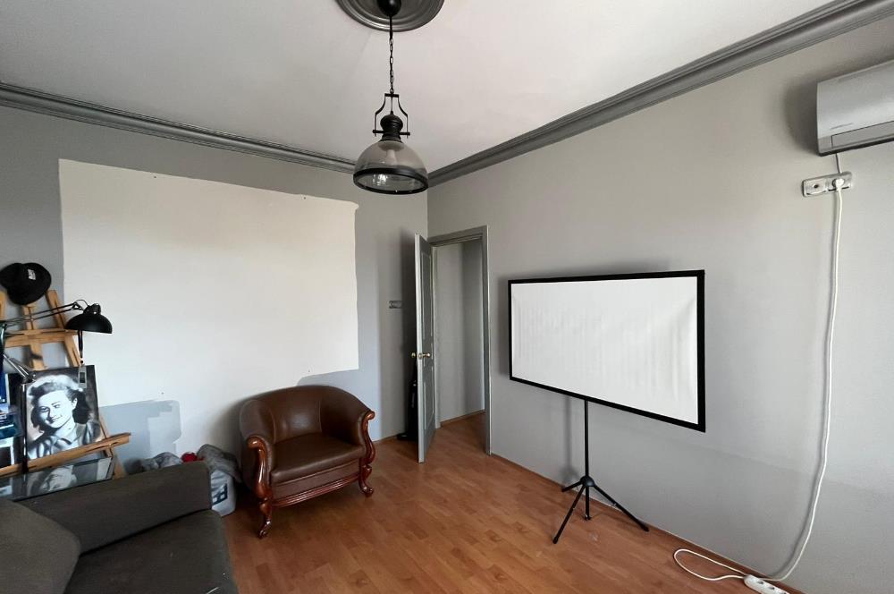 Kadıköy Acıbadem Cadde Üzerinde Geniş Satılık 3+1 Daire