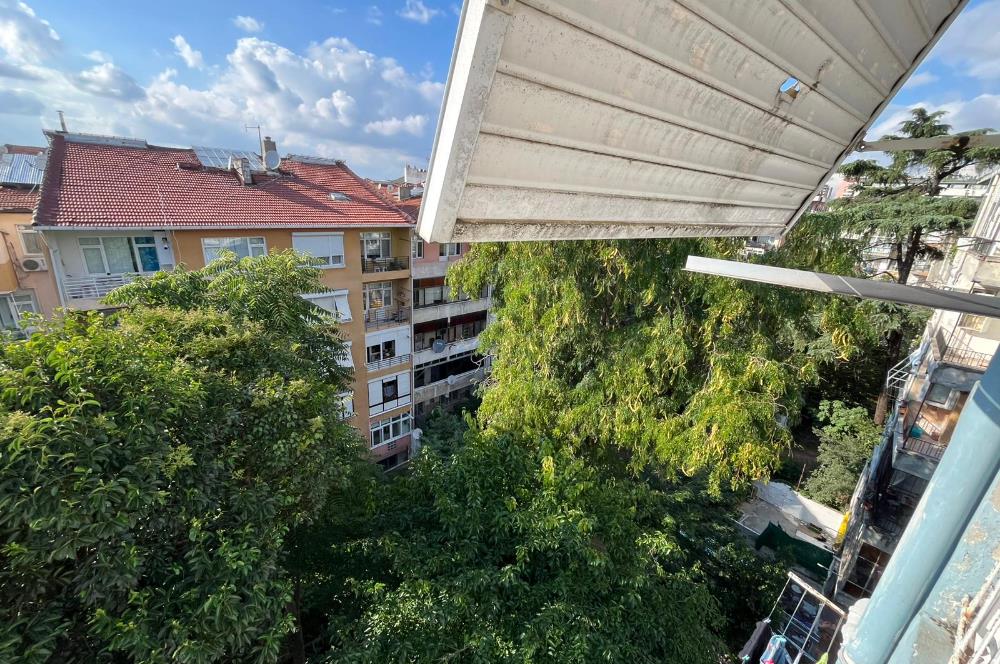 Kadıköy Acıbadem Cadde Üzerinde Geniş Satılık 3+1 Daire