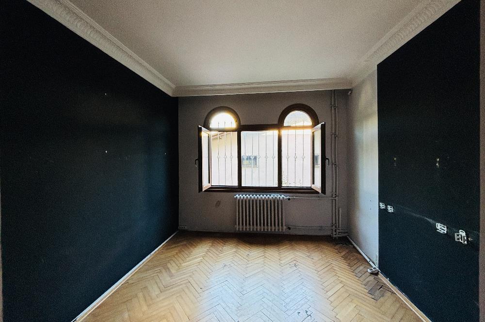 KOŞUYOLU MÜSTAKİL BİNA 300 M2 NET +100 M2 TERAS KULLANIMLI