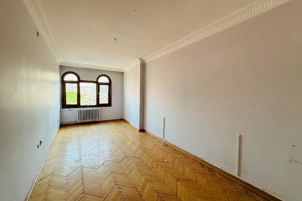 KOŞUYOLU MÜSTAKİL BİNA 300 M2 NET +100 M2 TERAS KULLANIMLI