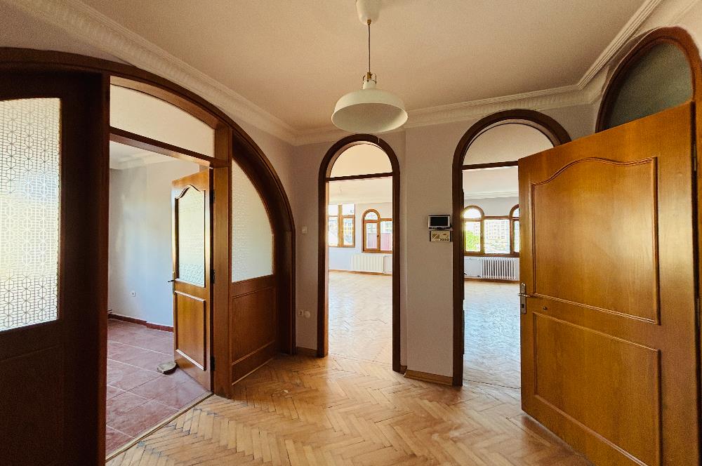 KOŞUYOLU MÜSTAKİL BİNA 300 M2 NET +100 M2 TERAS KULLANIMLI