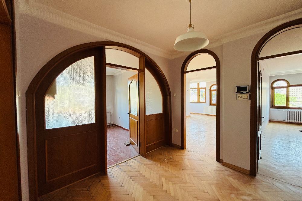 KOŞUYOLU MÜSTAKİL BİNA 300 M2 NET +100 M2 TERAS KULLANIMLI