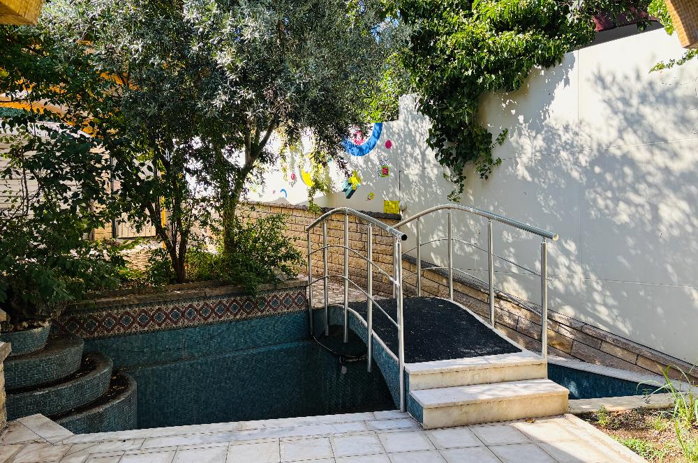 KOŞUYOLU MÜSTAKİL BİNA 300 M2 NET +100 M2 TERAS KULLANIMLI