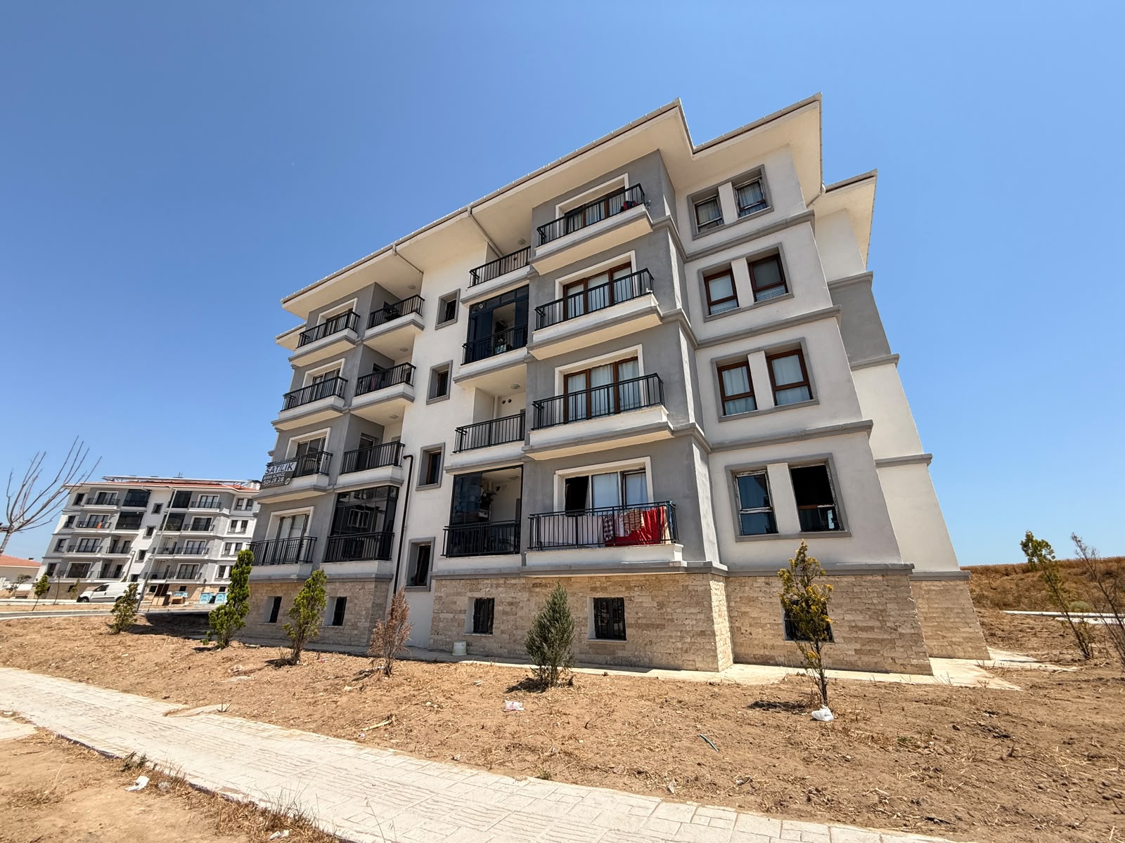 TOKİ KONUTLARINDA BOŞ BANKA DEVİRLİ 1.KAT 2+1 DAİRE