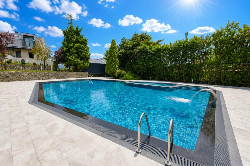 Zekeriyaköy Kuzeybükü'nde Sıfır 4+1 Bahçeli Townhouse
