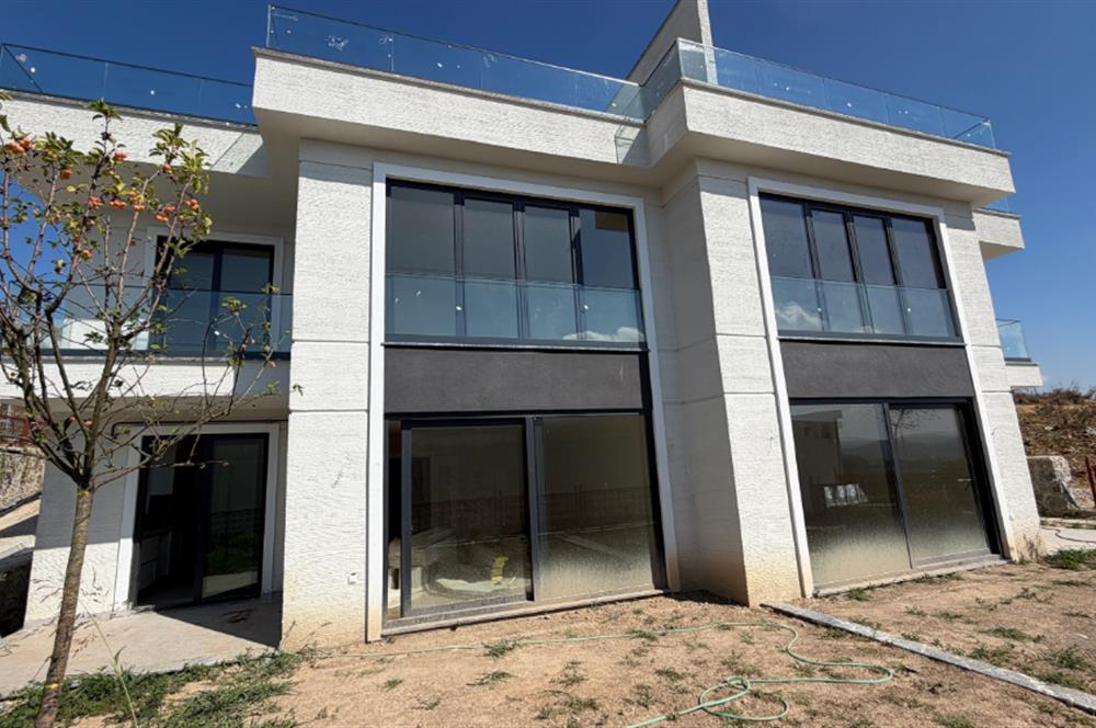 CAMİLİ'DE SATILIK: ÖZEL BAHÇELİ İKİZ TRİPLEX VİLLA