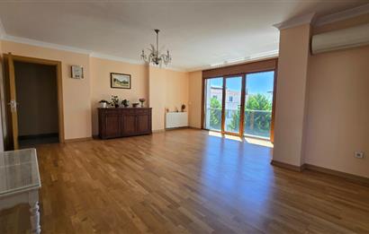 SALACAKTA DENİZ MANZARALI,SESSİZLİĞİN İÇİNDE MODERN SATILIK 2+1