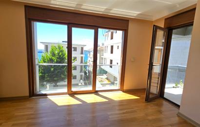 SALACAKTA DENİZ MANZARALI,SESSİZLİĞİN İÇİNDE MODERN SATILIK 2+1