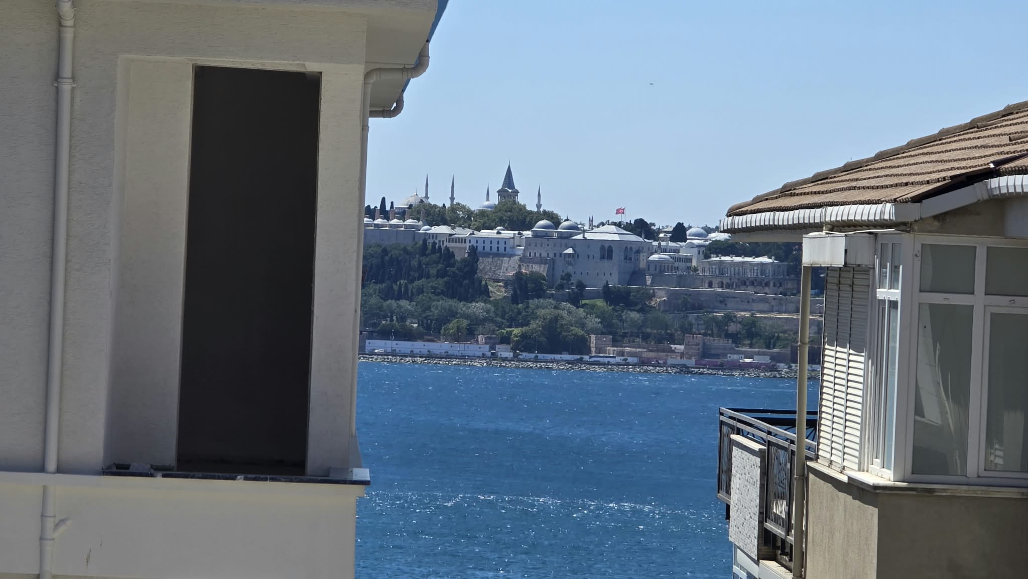 SALACAKTA DENİZ MANZARALI,SESSİZLİĞİN İÇİNDE MODERN SATILIK 2+1