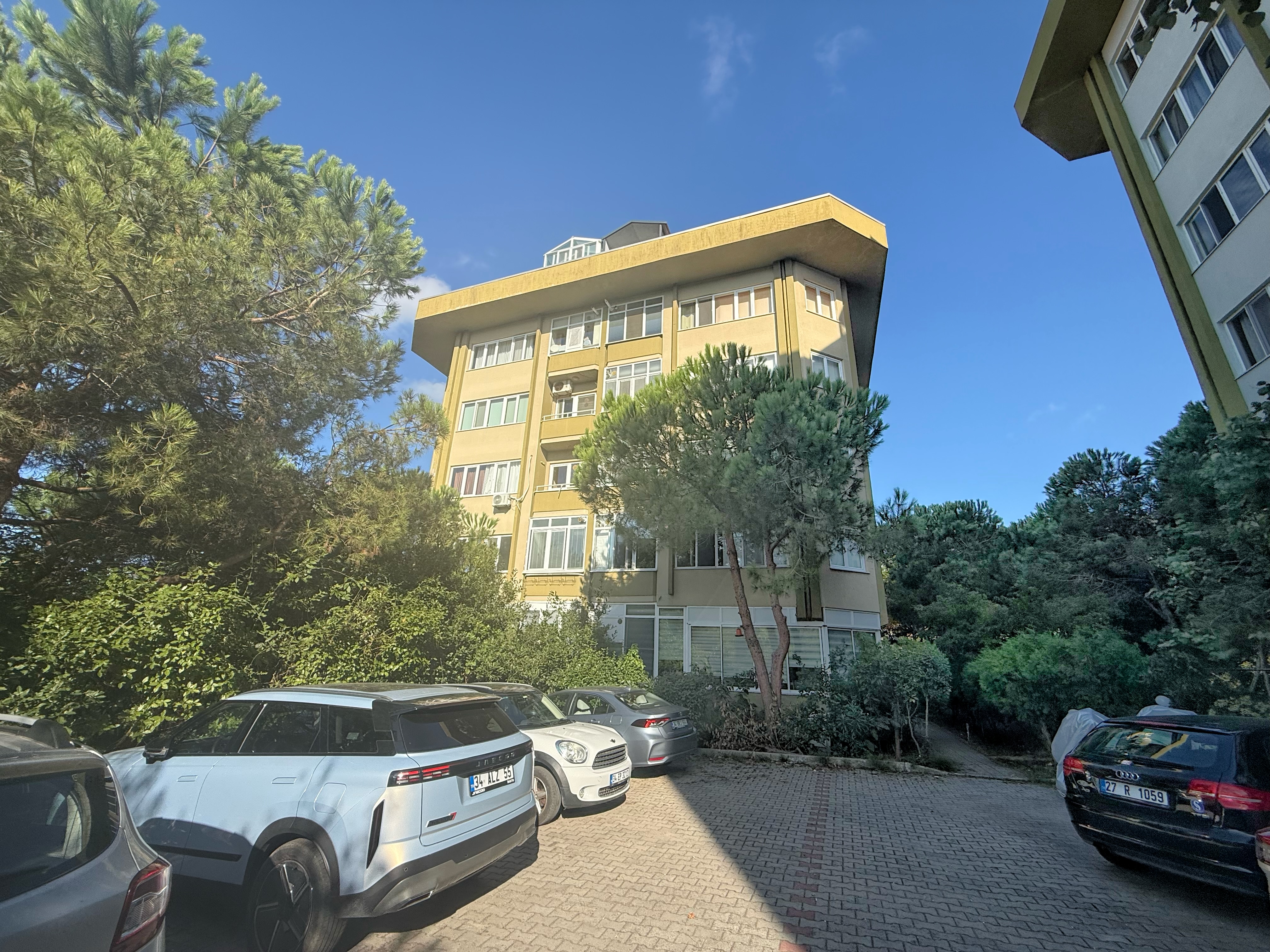 Medyakent Sitesi'nde İçi Full Yenilenmiş Göl Manzaralı 3+1 Daire