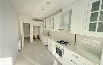 Medyakent Sitesi'nde İçi Full Yenilenmiş Göl Manzaralı 3+1 Daire