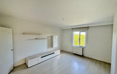 Medyakent Sitesi'nde İçi Full Yenilenmiş Göl Manzaralı 3+1 Daire