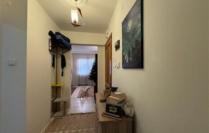 Karşıyaka Demirköprü'de Merkezi Konumda Kiralık 2+1 Daire