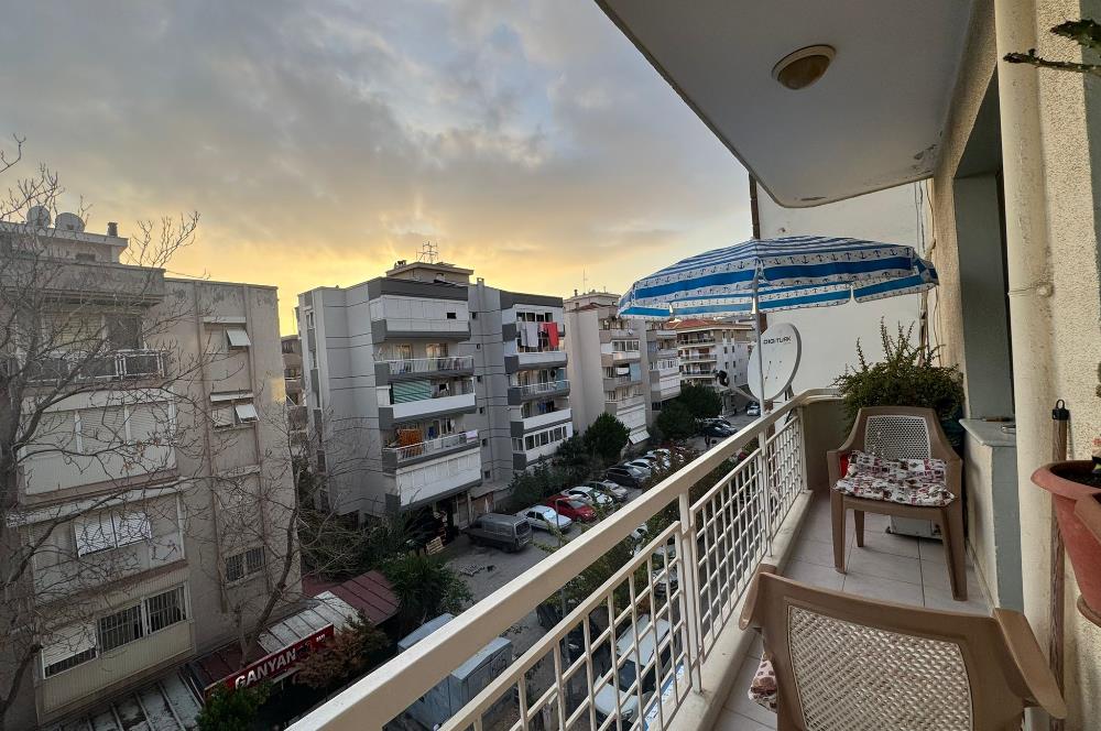 Karşıyaka Demirköprü'de Merkezi Konumda Kiralık 2+1 Daire