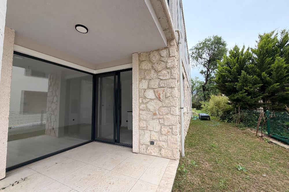 Yalıçiftlik Havuzlu Site İçinde Satılık 3+1 Bahçe Katı Daire