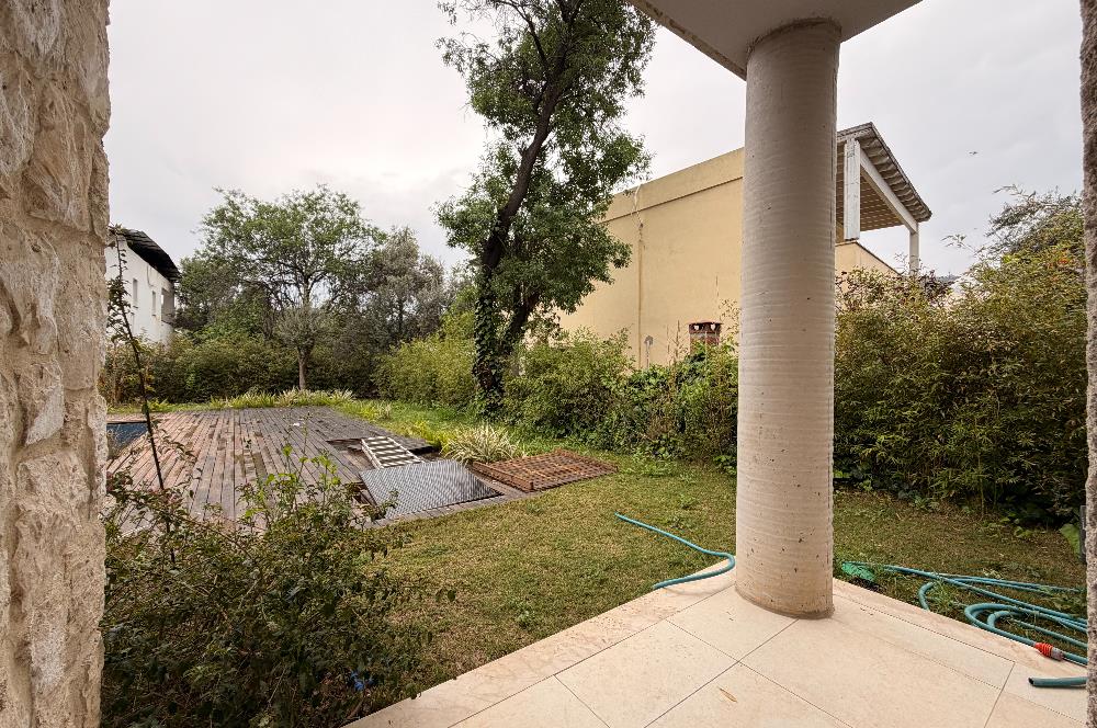 Yalıçiftlik Havuzlu Site İçinde Satılık 3+1 Bahçe Katı Daire